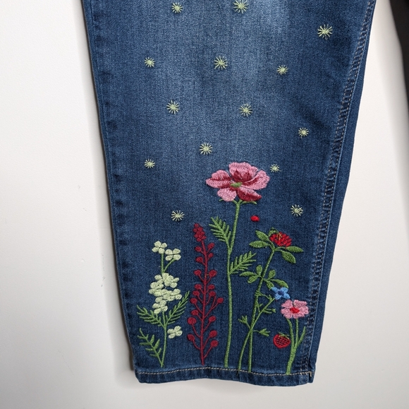 Earl Jeans Blue Floral Embroidered Cropped Jeans - Picture 6 of 7